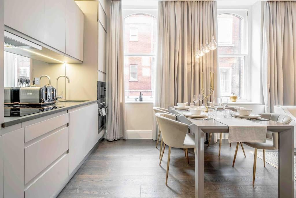 The Mayfair King * Londra